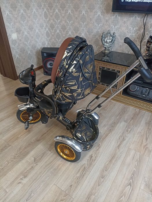 Продам новую коляску: три в одном