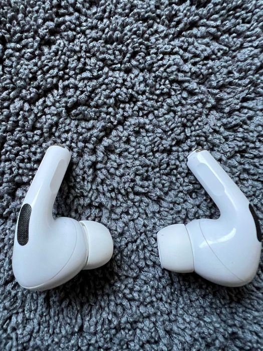 Vând căști Apple AirPods Pro 1