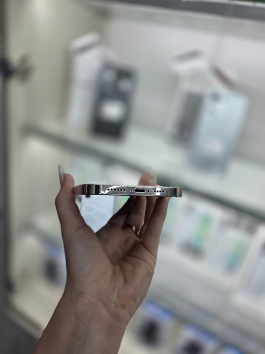 Humor GSM oferă spre vânzare / iPhone 12 Pro Max / 128 GB / Silver / Baterie 100% / Garanție 12 luni / Rate