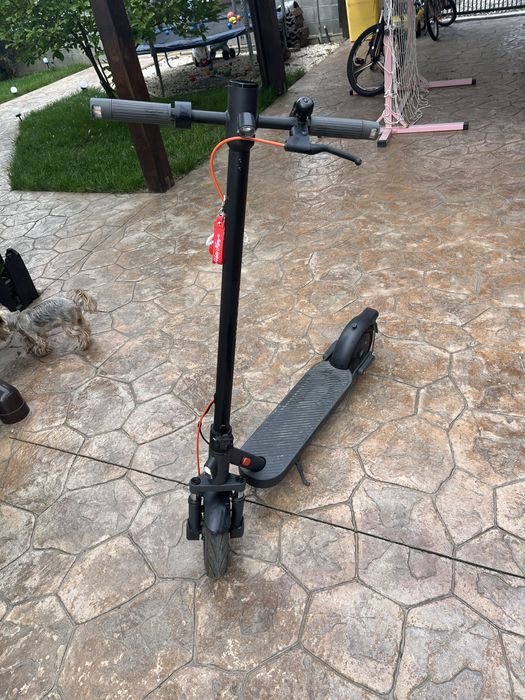 Vand trotineta XIAOMI SCOOTER ELITE in garantie (10 km)