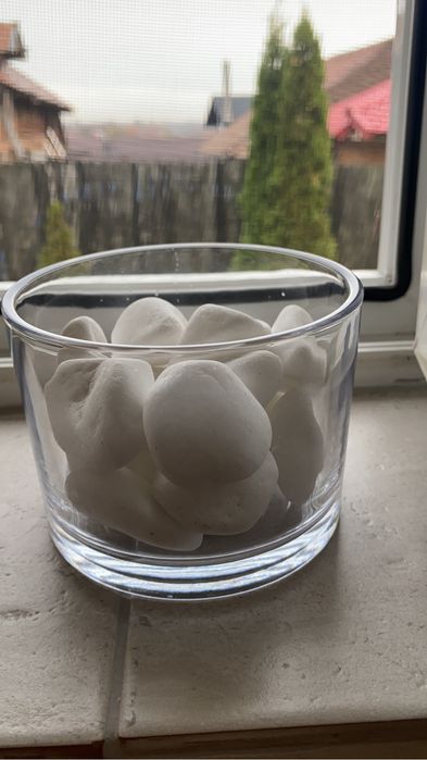 Piatra alba rotunjita