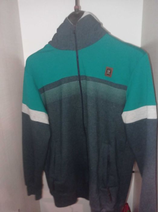 Спортно горнище.