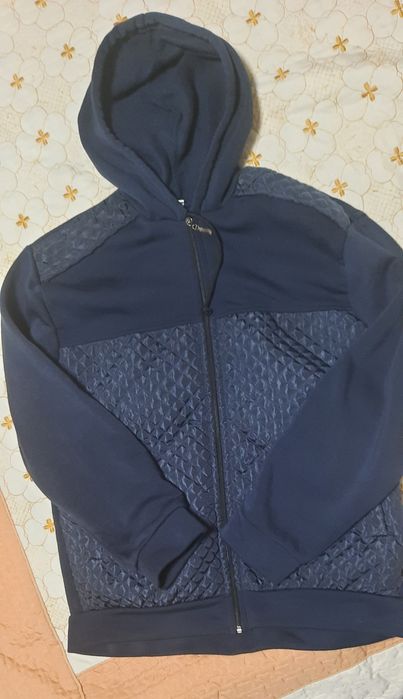 Куртка новая, весенне-осенняя, 5000  тенге. Размер не подошел, спешите