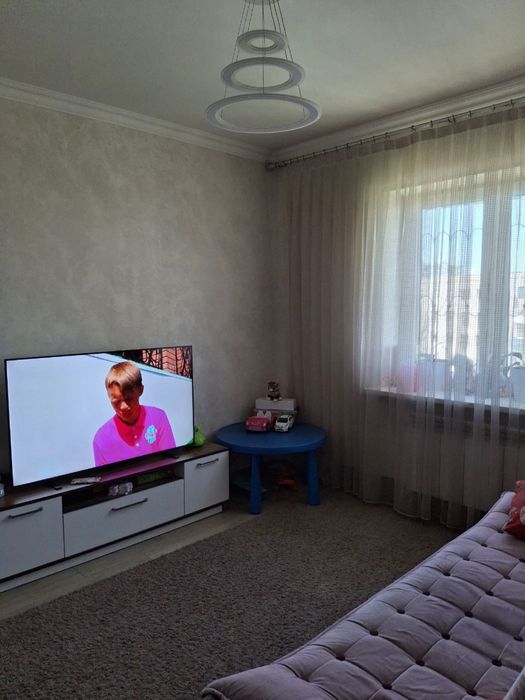 Продаю свою 5 комнатную квартиру. С ремонтом, мебелью и техникой