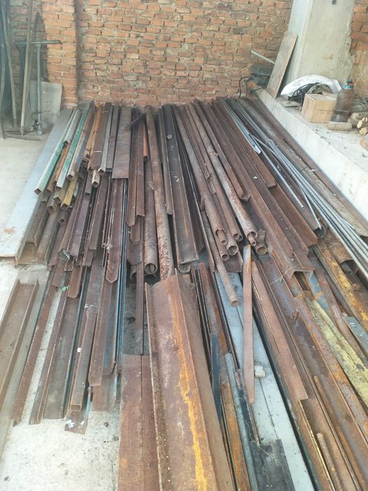 Vând moară ptr. alimentare și profile din fier