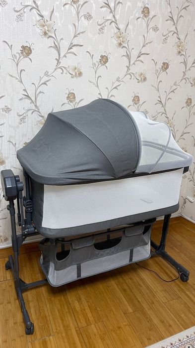 Манеж работает от пульта