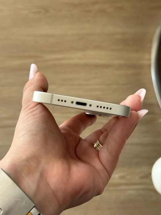 Iphone 14 , arata bine