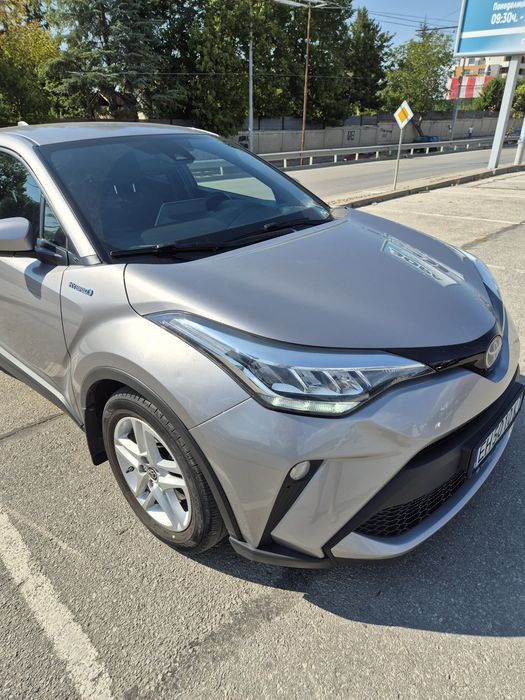 Продавам Toyota CH-R в гаранция