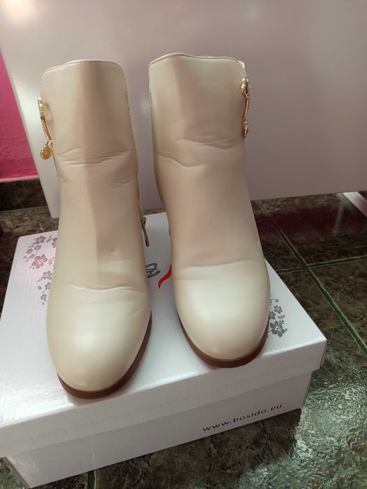 Дамски елегантни боти