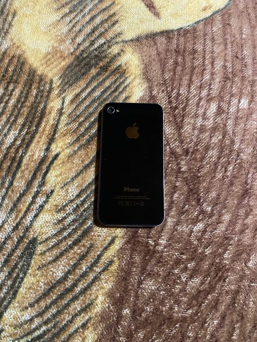 Продавам iPhone 4