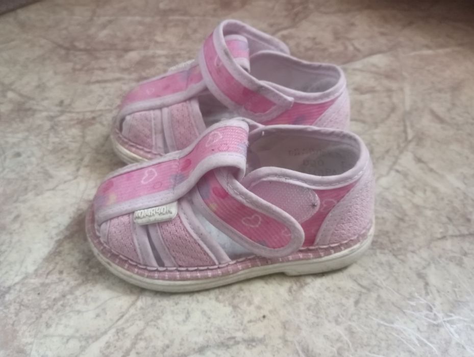 Отдам даром обувь