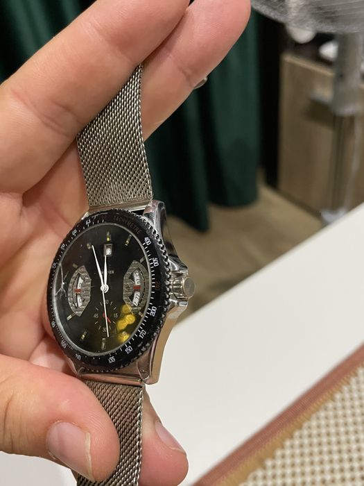 Ceas automatic cu cadran negru