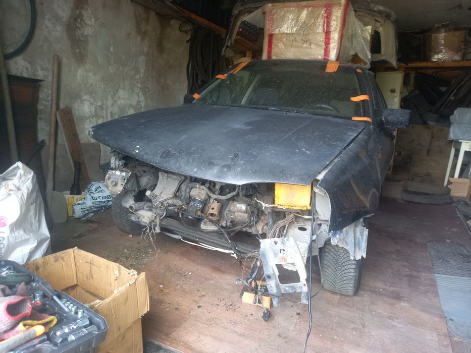 Гольф 3 капот под ремонт