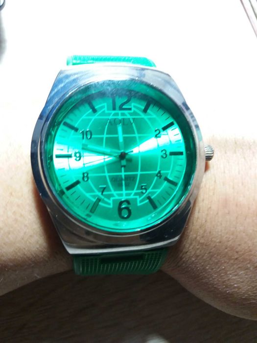 Яркие и мощные часы