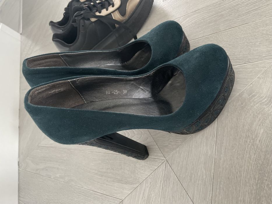 Обувь 4 пары, в отличном состоянии!