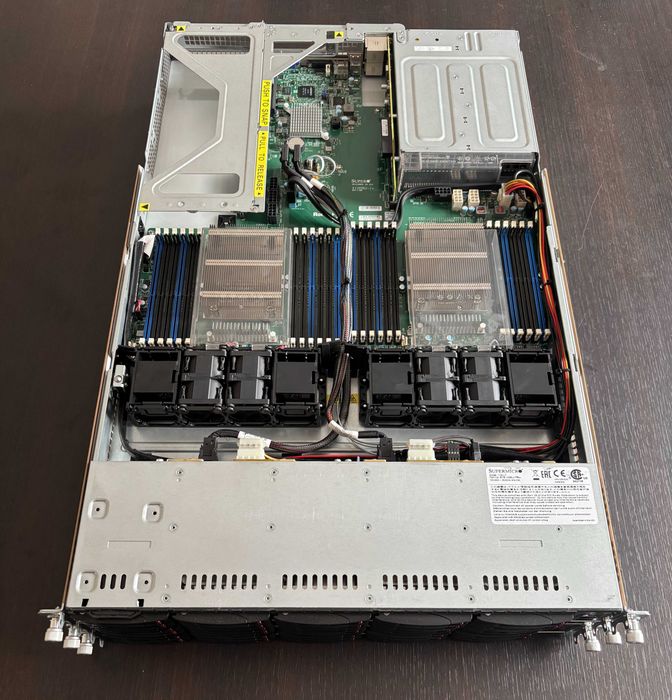 Server Supermicro SYS-1028U-TR4+, surse redundante