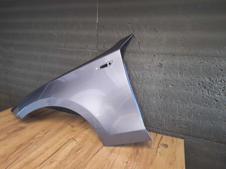 Aripa Fata Stanga BMW E81 E87 An 2003-2010 (A18 (Gri))