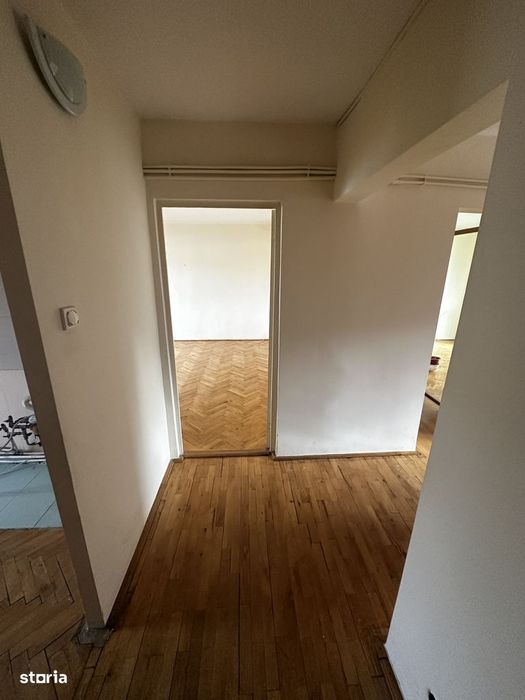 Apartament cu 4 camere de vanzare,etaj intermediar,str. Ec. Teodoroiu
