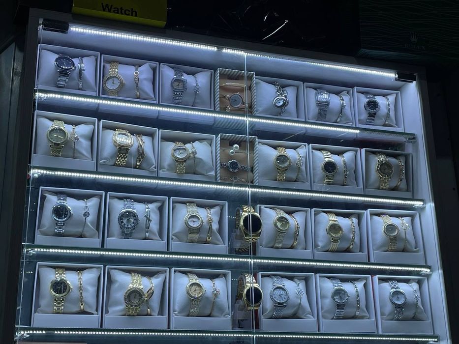 Наручные часы с браслетом