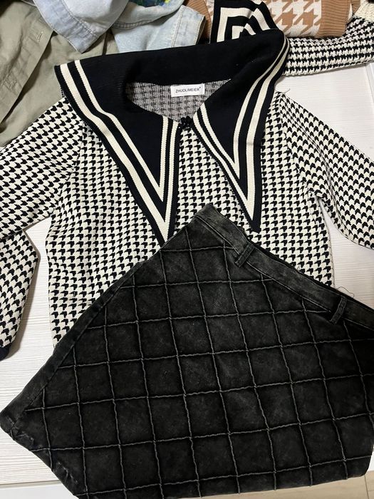 На девушку одежда