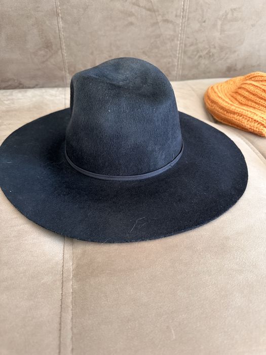 Продам шапку женскую дешево