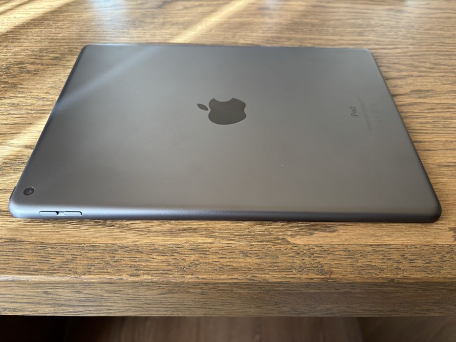 iPad 9 (9th Gen) 2021 – stare impecabilă, ca nou + accesorii