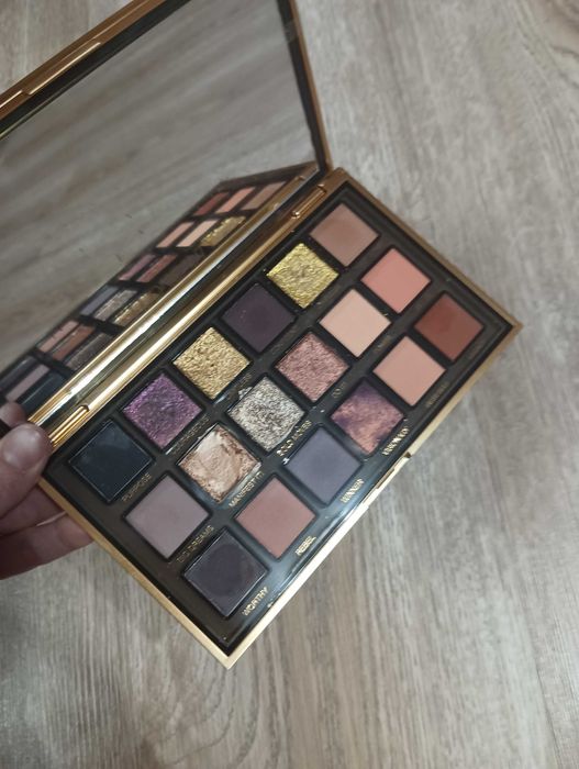 Палитра Huda beauty Empowered