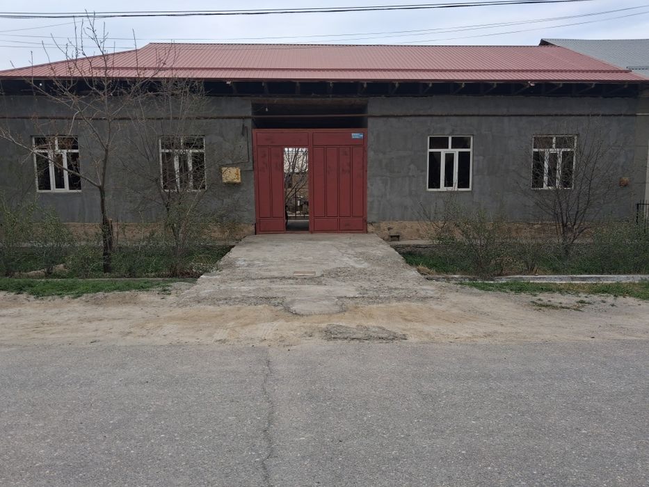 Navoiy shahar guliston-3 354 uy.Hovli sotiladi