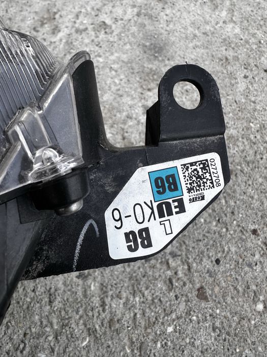 Far stânga,aripă stânga față toyota yaris .
