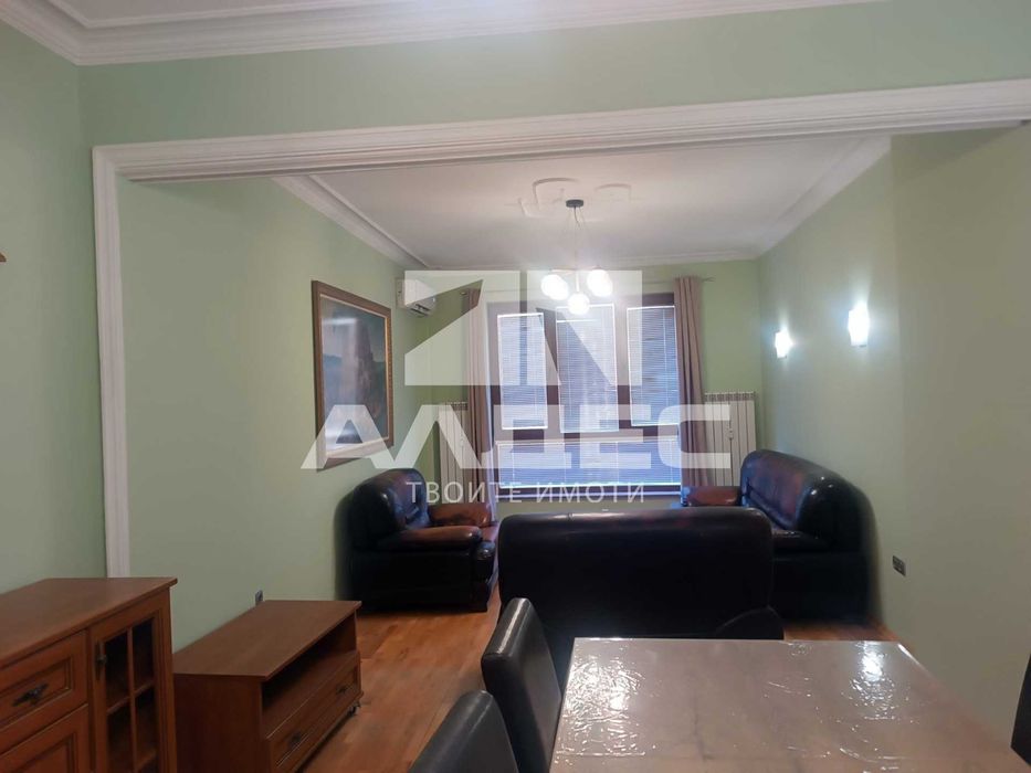 Дава се под наем Тристаен апартамент в София, Център - 123 кв.м за 900 € - Снимка #2