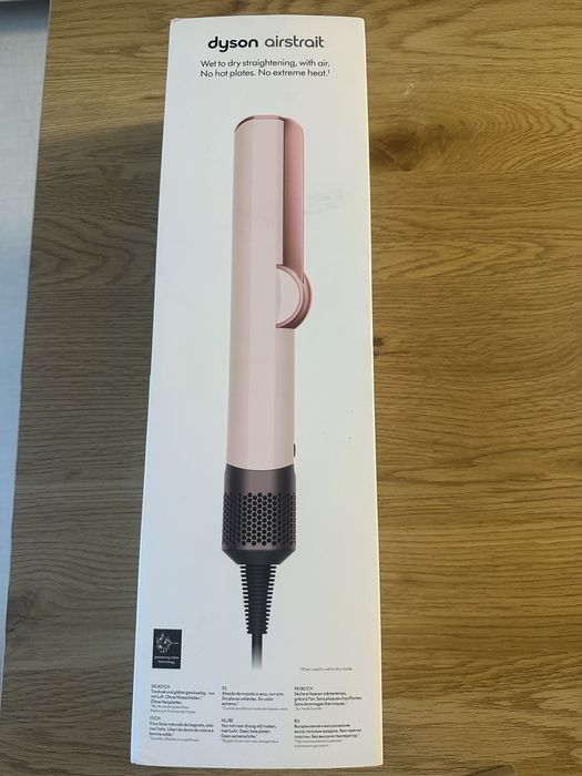 Продавам Dyson Airstrait