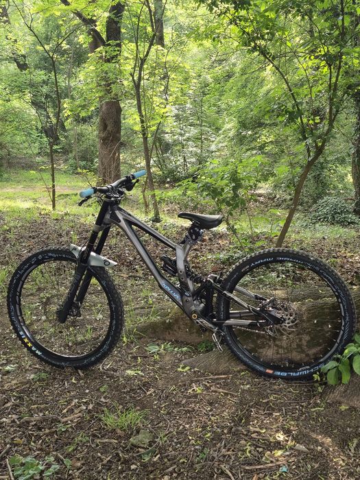 Bicicleta Downhill Kellys Noid 70 (2021)