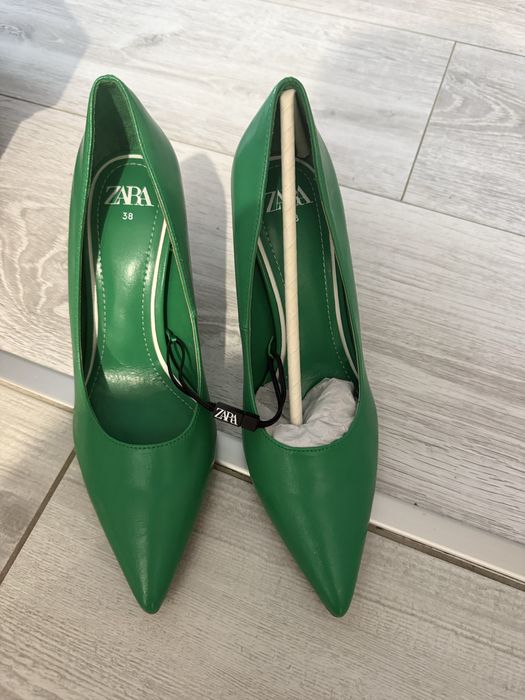 Pantofi cu toc zara nr 38 NOI