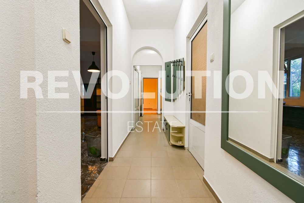 Дава се под наем Четиристаен апартамент в София, Докторски паметник - 122 кв.м за 800 € - Снимка #5