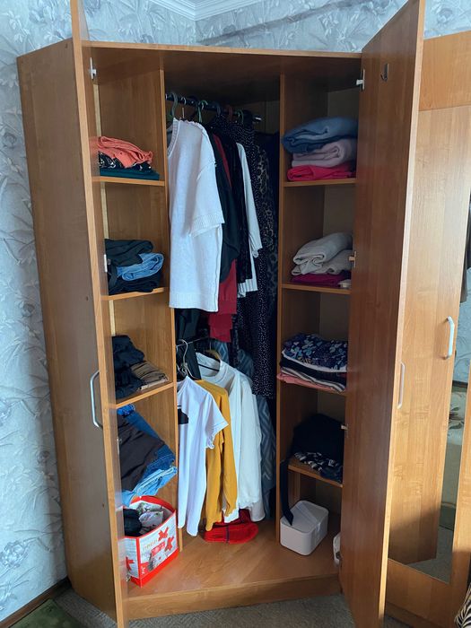 Продается спальный гарнитур