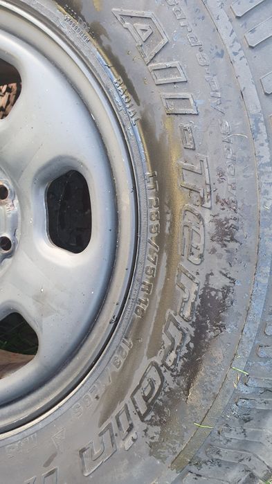 Genți și cauciucuri noi Nissan Navara