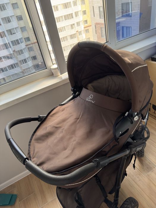 Коляска Quinny 2 в 1 (люлька+прогулочный блок)