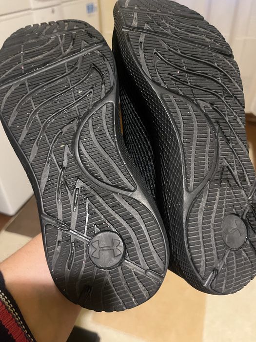 Adidasi Under Amour negri nr. 40.5