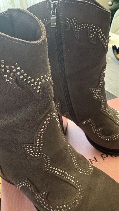 Продавам боти от естествен велур