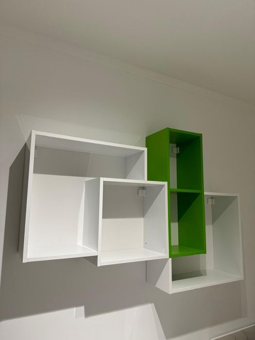 Canapea extensibila si cu loc pentru depozitare.