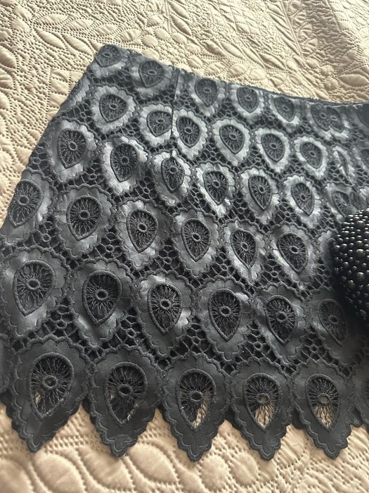 Кожена пола с бродерия