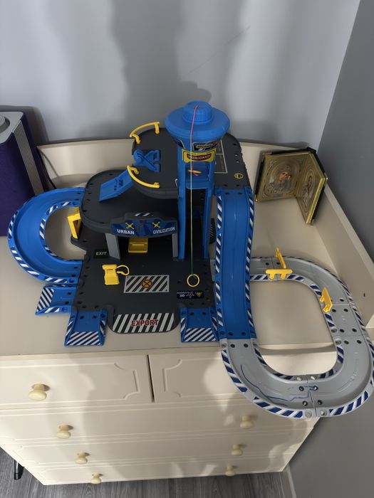 Продаю Парковку детскую