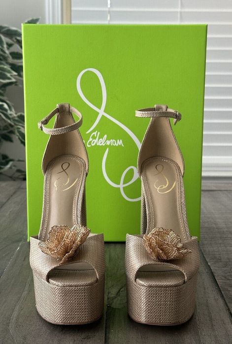 Босоножки на каблуке