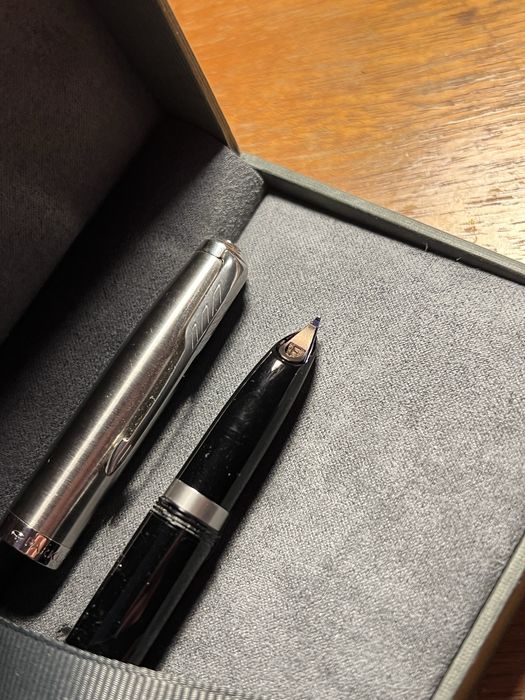 Vand stilou Parker 51 cu penita ascunsa