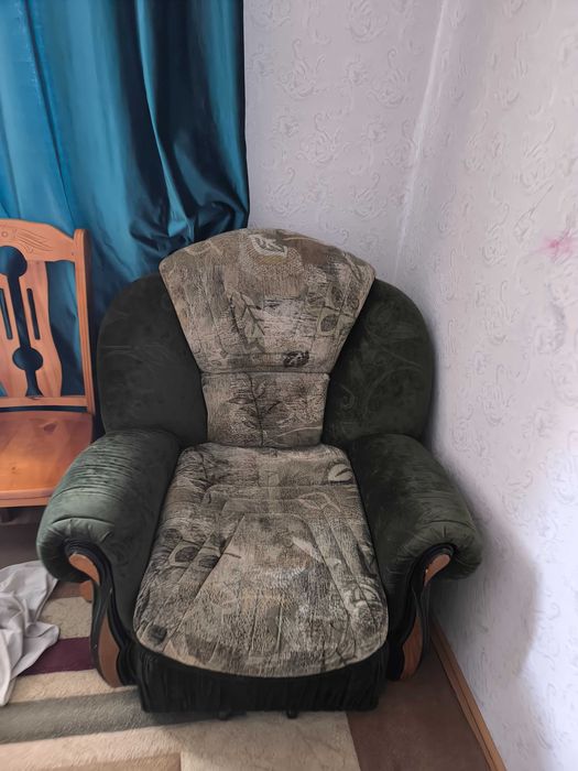 Продается диван тройка срочно