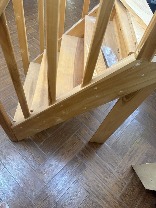 Scara din lemn masiv