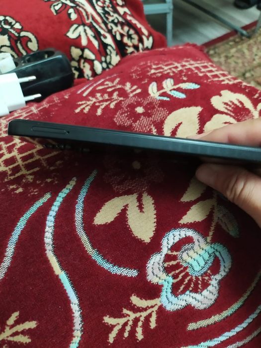 Продам телефон Redmi 12 256 g 4 G