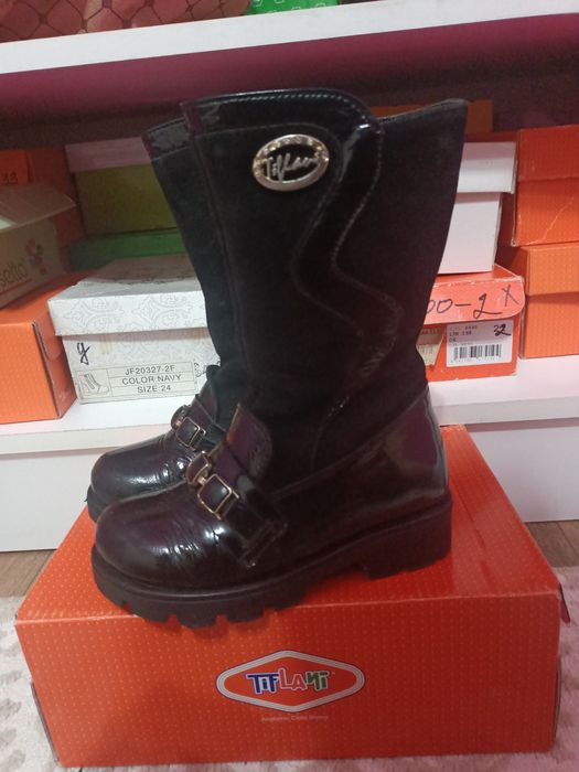 Продам ботинки зимние Тифлани