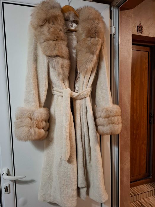 Продавам Палто Ново