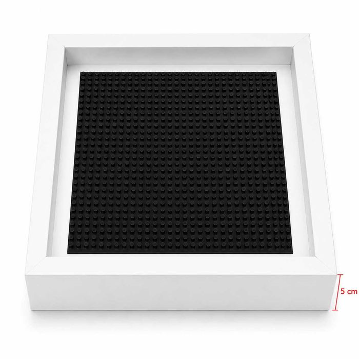 Ramă albă din lemn – suport expunere figurine și colecții lego